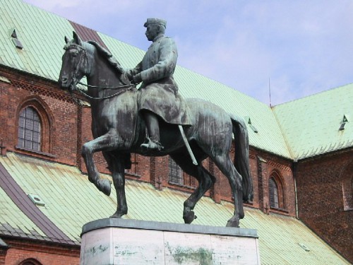 Kong Christian X på Bispetorvet i Århus, skabt af Helen Schou 